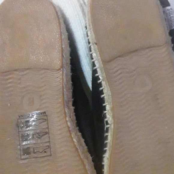 Soludos Wink Embroidery Smoking Slipper - Picture 3 of 4